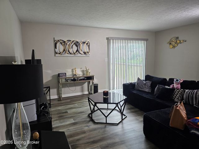 1222 Clear Ridge Ln, Radcliff, KY 40160