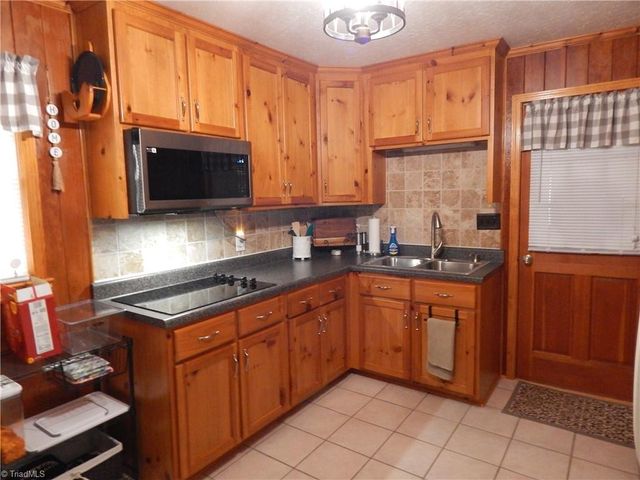 1185 Babe Gray Road, Westfield, NC 27053