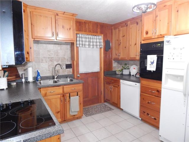 1185 Babe Gray Road, Westfield, NC 27053