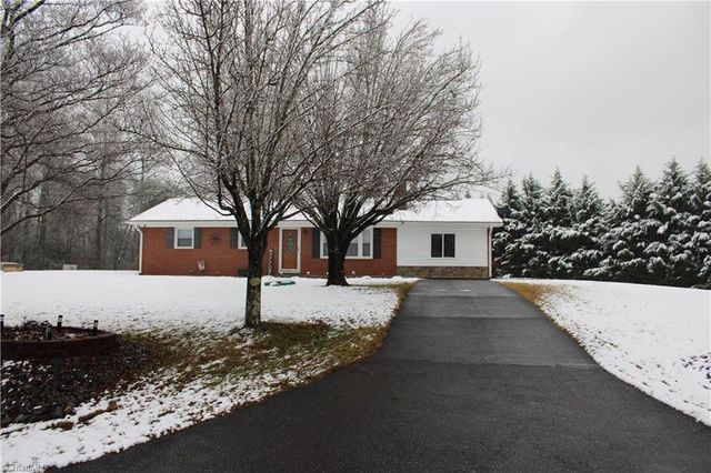 1185 Babe Gray Road, Westfield, NC 27053