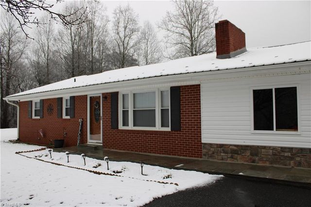 1185 Babe Gray Road, Westfield, NC 27053