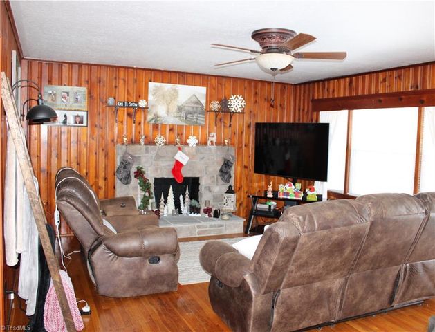 1185 Babe Gray Road, Westfield, NC 27053