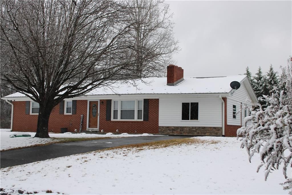 1185 Babe Gray Road, Westfield, NC 27053