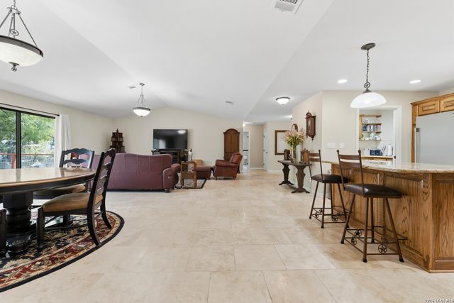 110 Suttles Ave, San Marcos, TX 78666