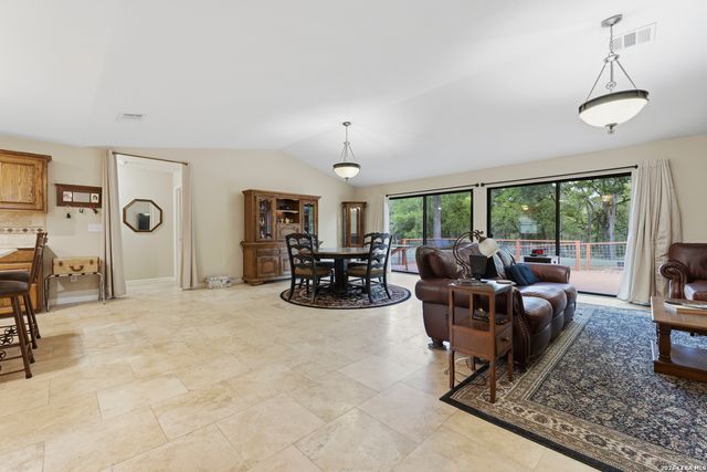 110 Suttles Ave, San Marcos, TX 78666
