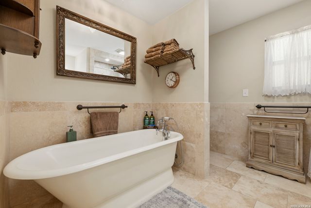 110 Suttles Ave, San Marcos, TX 78666