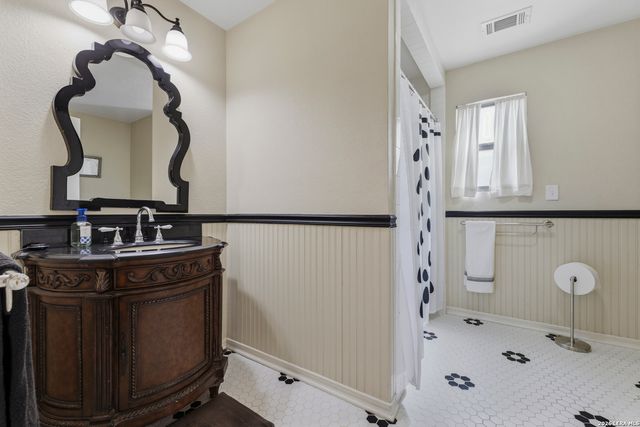 110 Suttles Ave, San Marcos, TX 78666