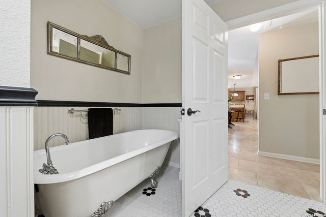 110 Suttles Ave, San Marcos, TX 78666