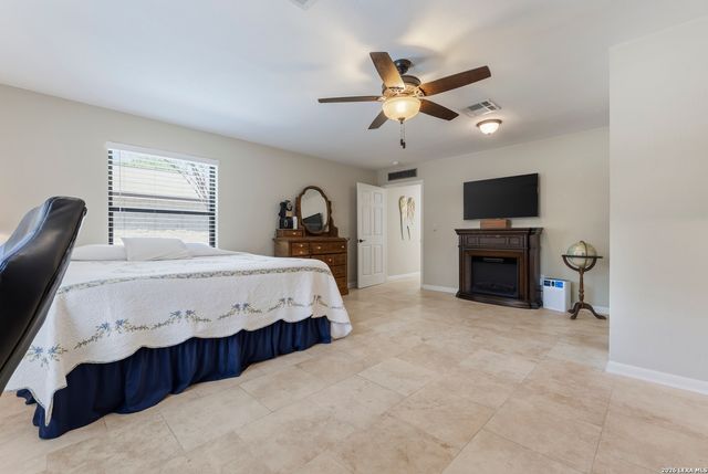110 Suttles Ave, San Marcos, TX 78666