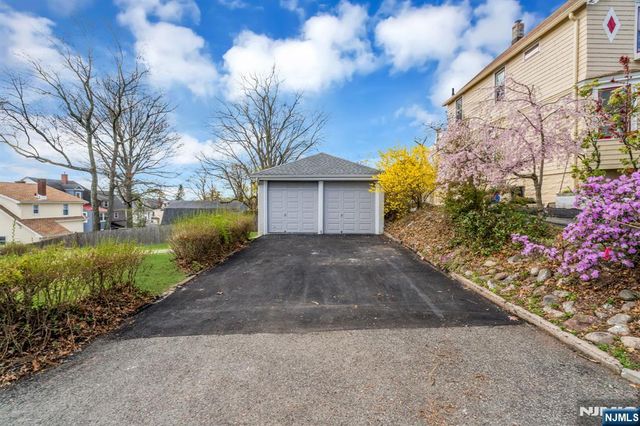 27 Valley Way, West Orange, NJ 07052