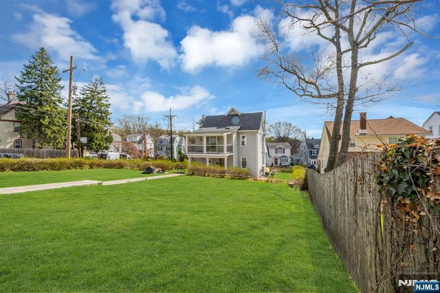 27 Valley Way, West Orange, NJ 07052