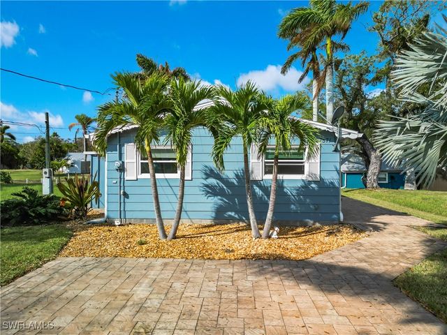 27571 Tarpon WAY, Bonita Springs, FL 34134