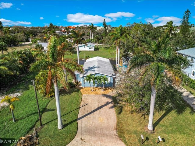 27571 Tarpon WAY, Bonita Springs, FL 34134