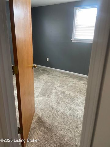 2618 Windsor Forest Dr, Louisville, KY 40272