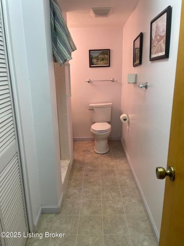 2618 Windsor Forest Dr, Louisville, KY 40272