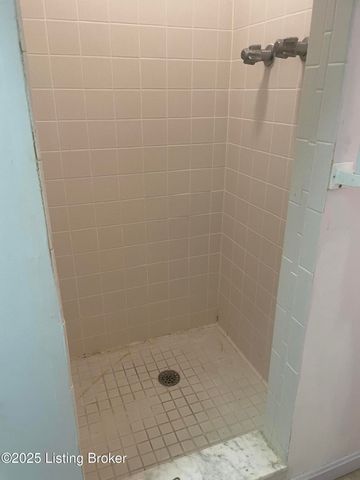 2618 Windsor Forest Dr, Louisville, KY 40272