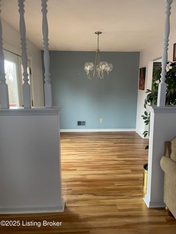 2618 Windsor Forest Dr, Louisville, KY 40272