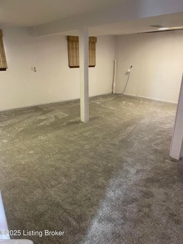 2618 Windsor Forest Dr, Louisville, KY 40272