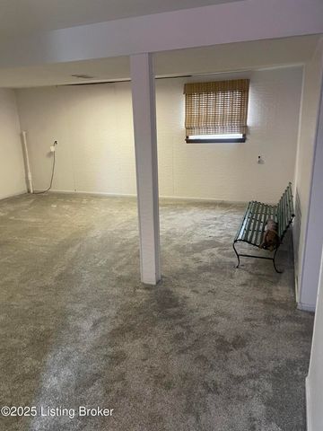 2618 Windsor Forest Dr, Louisville, KY 40272