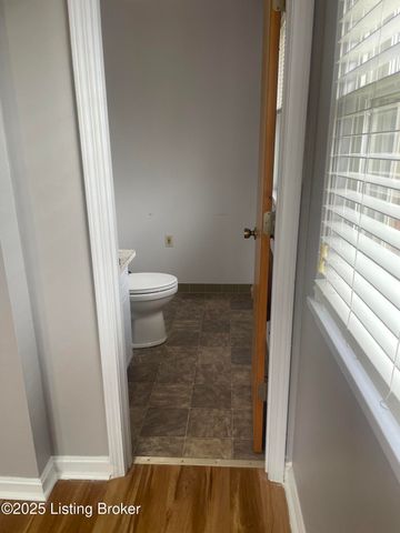 2618 Windsor Forest Dr, Louisville, KY 40272