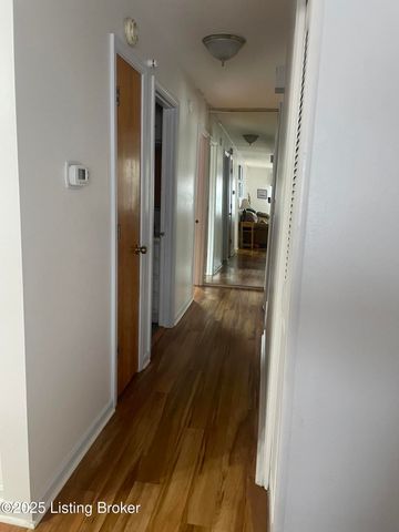 2618 Windsor Forest Dr, Louisville, KY 40272