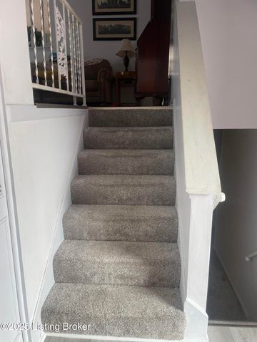 2618 Windsor Forest Dr, Louisville, KY 40272