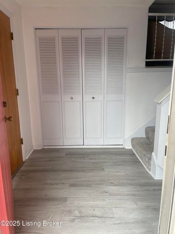 2618 Windsor Forest Dr, Louisville, KY 40272