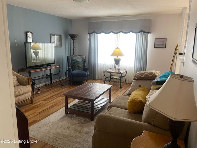 2618 Windsor Forest Dr, Louisville, KY 40272