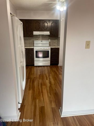 2618 Windsor Forest Dr, Louisville, KY 40272