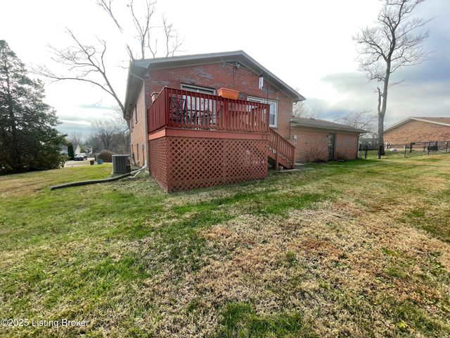 2618 Windsor Forest Dr, Louisville, KY 40272