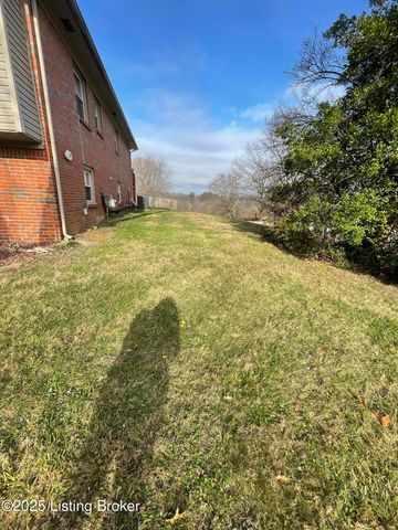 2618 Windsor Forest Dr, Louisville, KY 40272