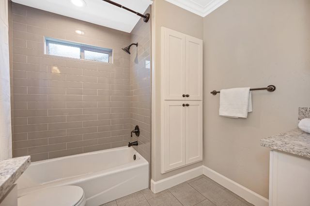 1865 44th St, Sacramento, CA 95819