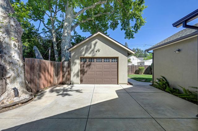 1865 44th St, Sacramento, CA 95819