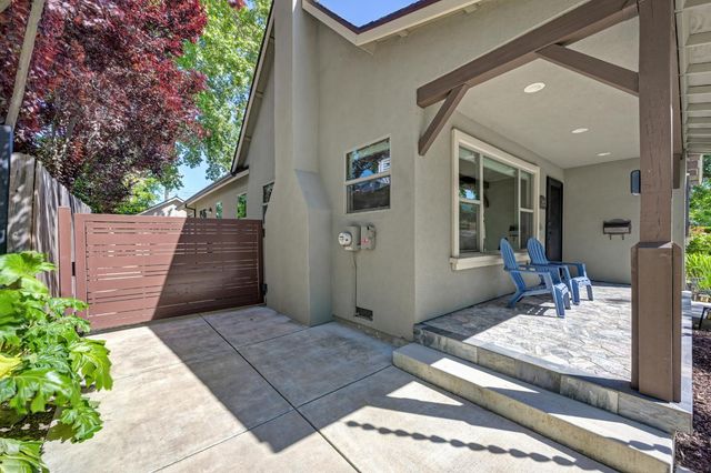 1865 44th St, Sacramento, CA 95819