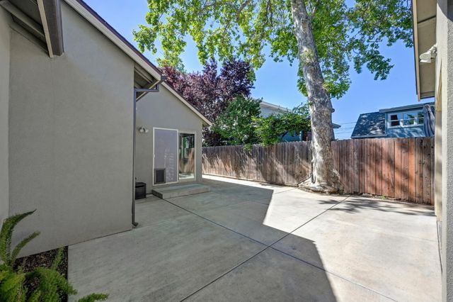 1865 44th St, Sacramento, CA 95819