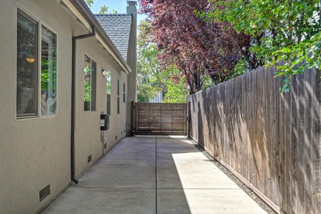 1865 44th St, Sacramento, CA 95819