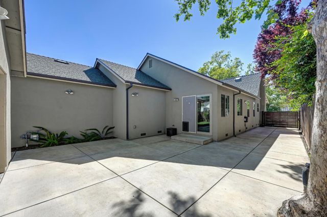 1865 44th St, Sacramento, CA 95819