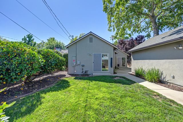 1865 44th St, Sacramento, CA 95819
