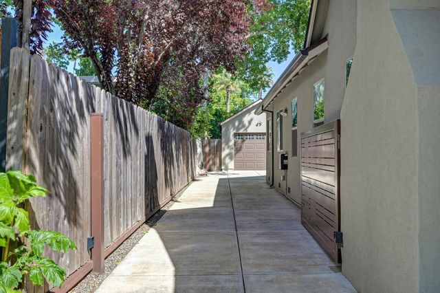 1865 44th St, Sacramento, CA 95819