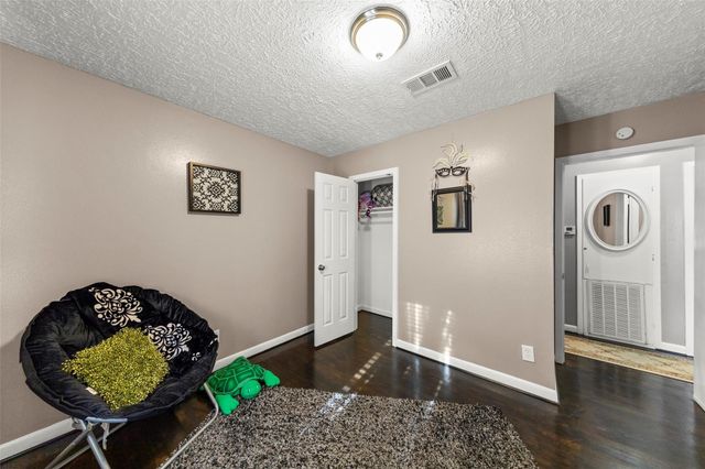 7252 Parker Road, Houston, TX 77016