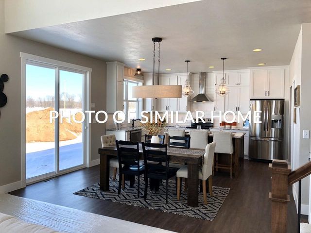 4065 N HEGNER FARM COURT, Grand Chute, WI 54913