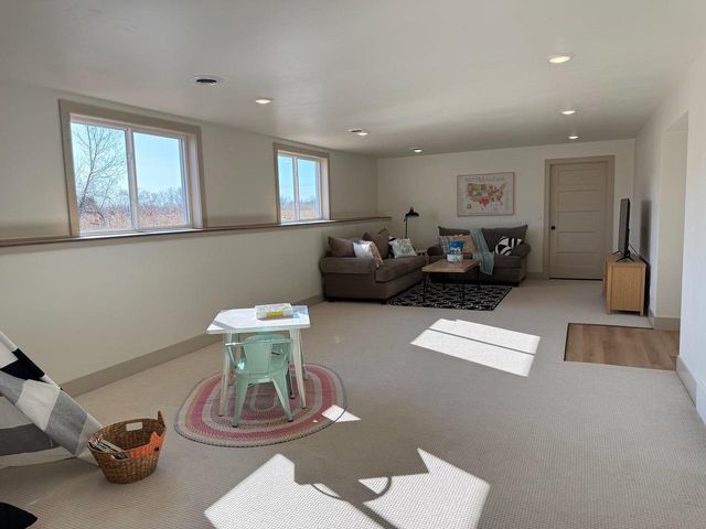 4065 N HEGNER FARM COURT, Grand Chute, WI 54913