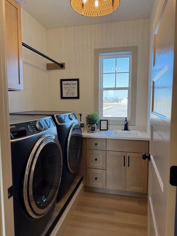 4065 N HEGNER FARM COURT, Grand Chute, WI 54913