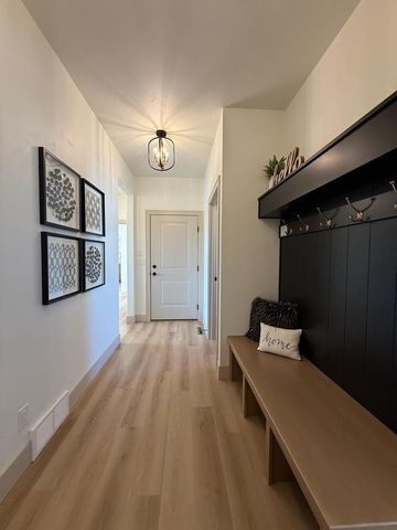 4065 N HEGNER FARM COURT, Grand Chute, WI 54913