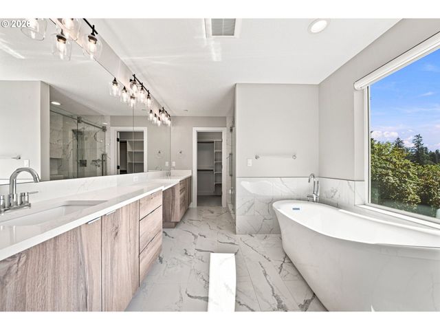 2400 N S St, Washougal, WA 98671