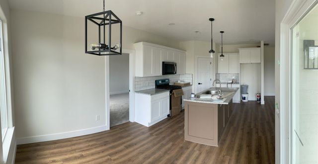 233 S Sycamore Dr, Valley Center, KS 67147