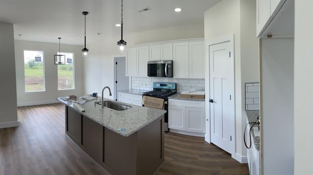 233 S Sycamore Dr, Valley Center, KS 67147