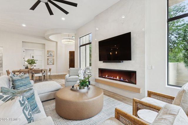 9270 E THOMPSON PEAK Parkway 364, Scottsdale, AZ 85255