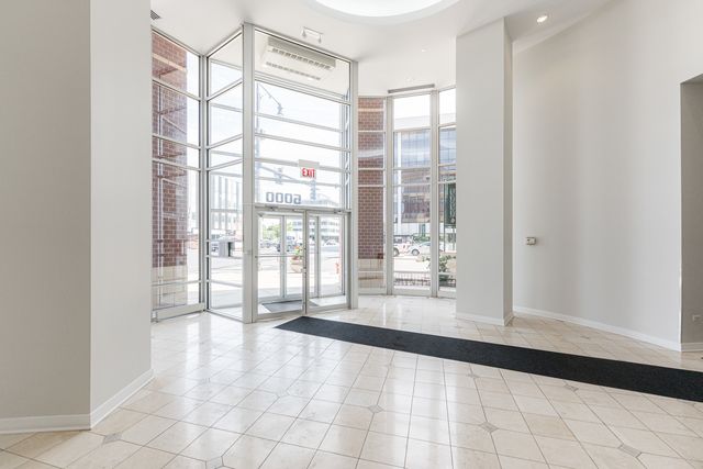 6000 N Cicero Avenue 512, Chicago, IL 60646