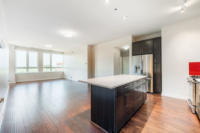 6000 N Cicero Avenue 512, Chicago, IL 60646